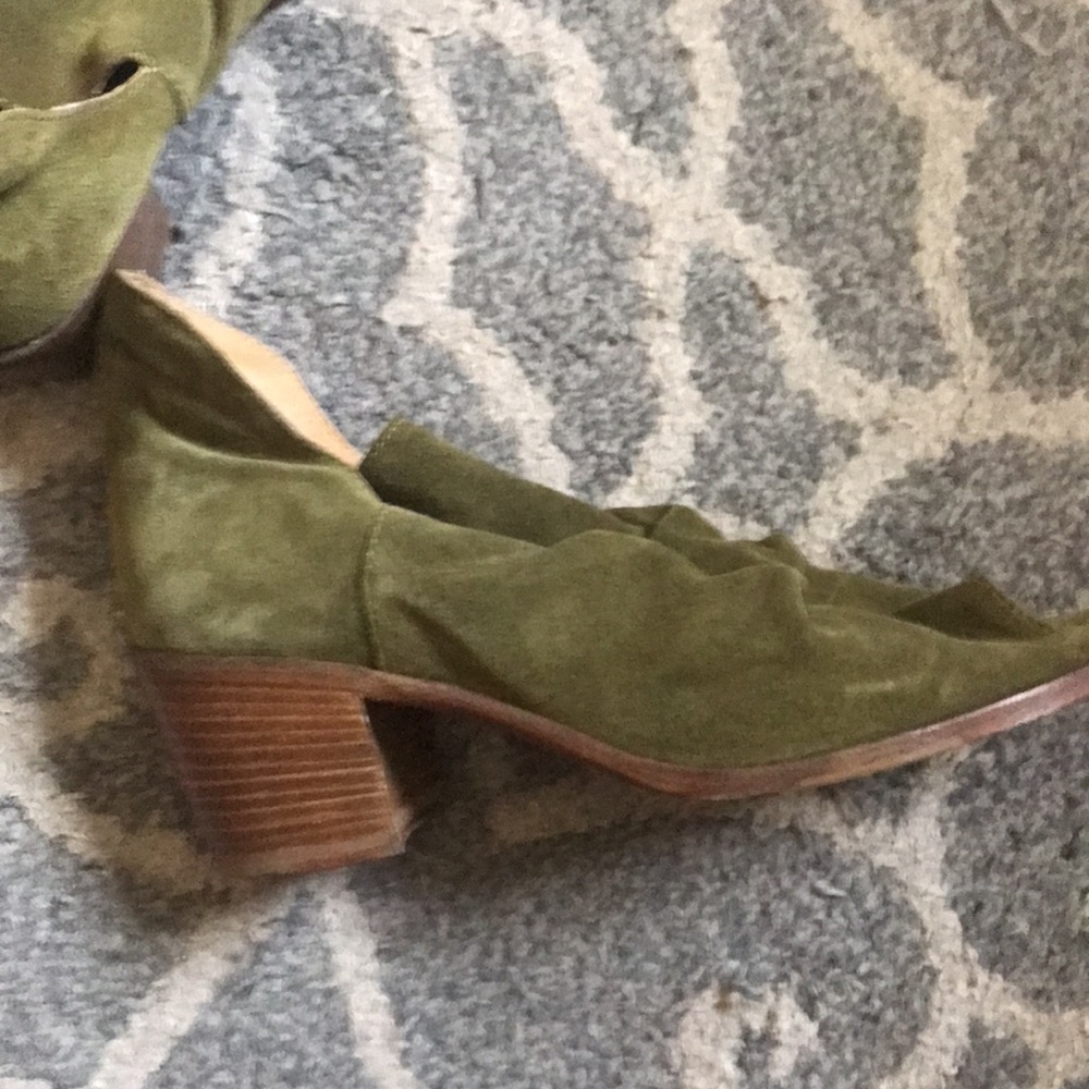 Shoes - Picture 2 of 3